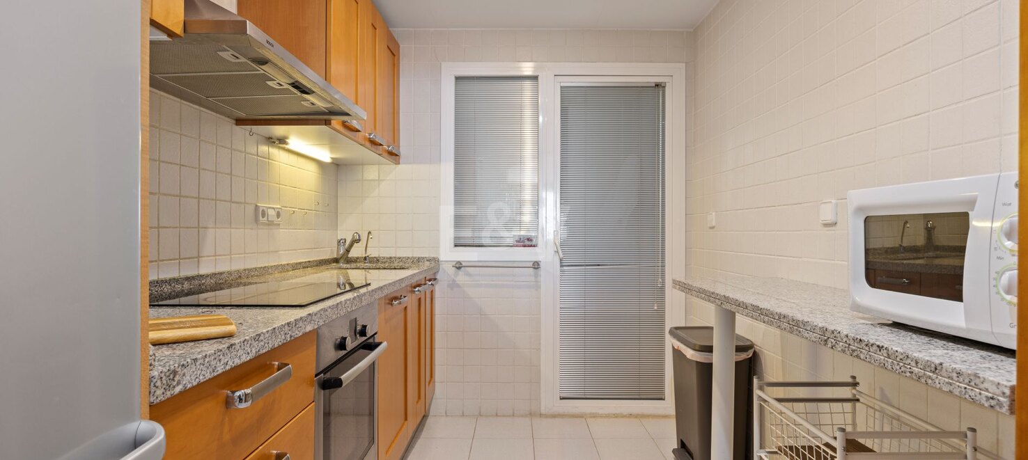 Lovely Apartment with Beautiful Sea Views and Golf Community Access