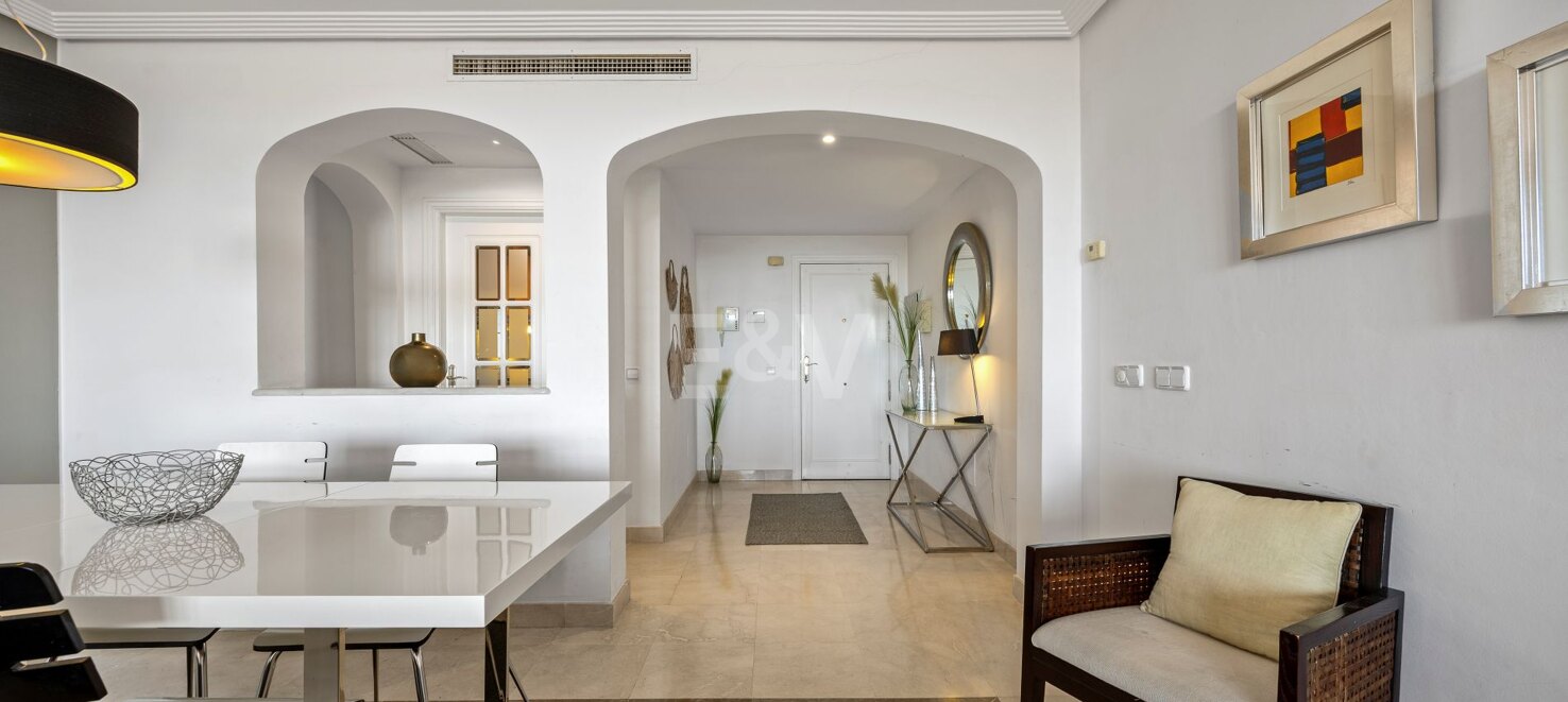 Lovely Apartment with Beautiful Sea Views and Golf Community Access