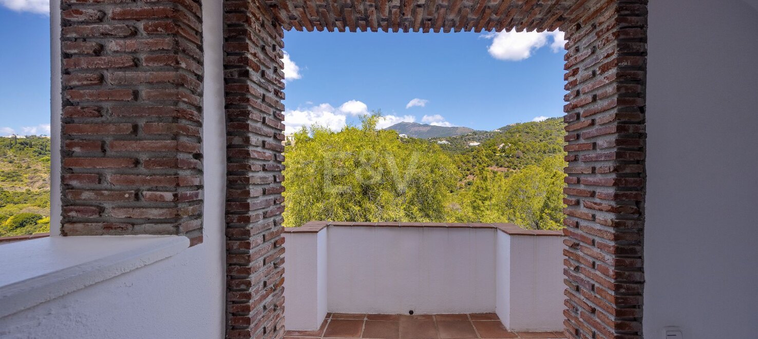 Lovely Apartment with Beautiful Sea Views and Golf Community Access