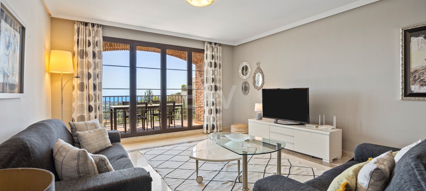 Lovely Apartment with Beautiful Sea Views and Golf Community Access