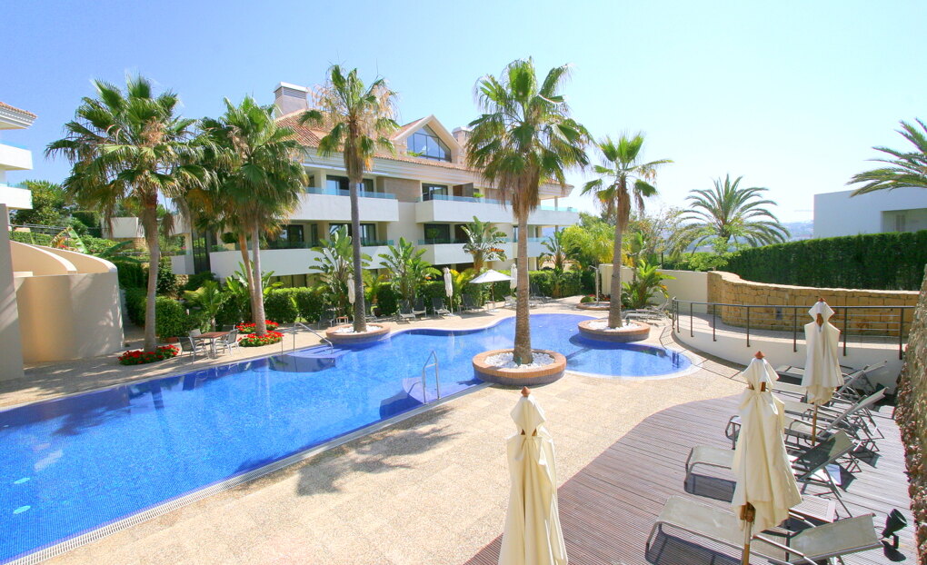 Appartement rez de chaussée à louer en Los Monteros, Marbella Est