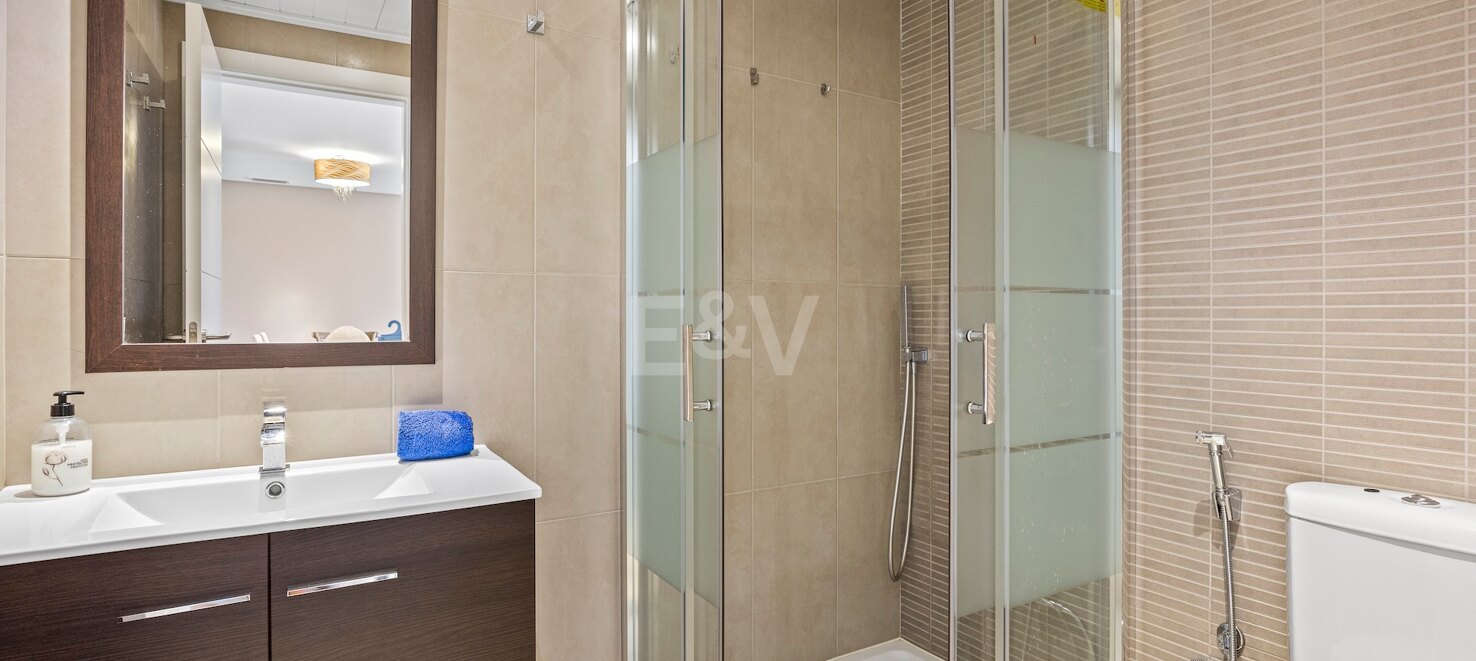 Spacious Ground Floor Apartment near Golf Course with Panoramic Mountain Views