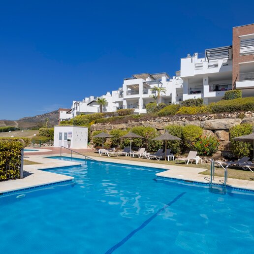 Spacious Ground Floor Apartment near Golf Course with Panoramic Mountain Views