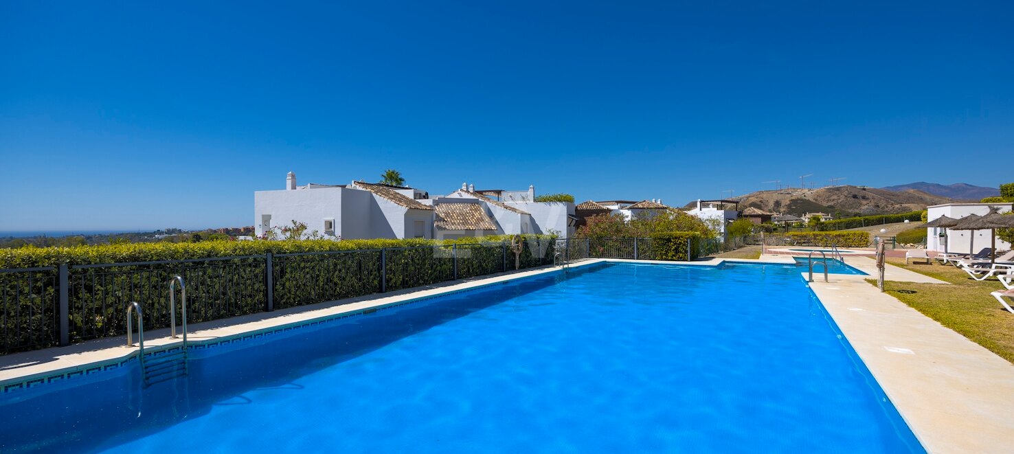 Spacious Ground Floor Apartment near Golf Course with Panoramic Mountain Views