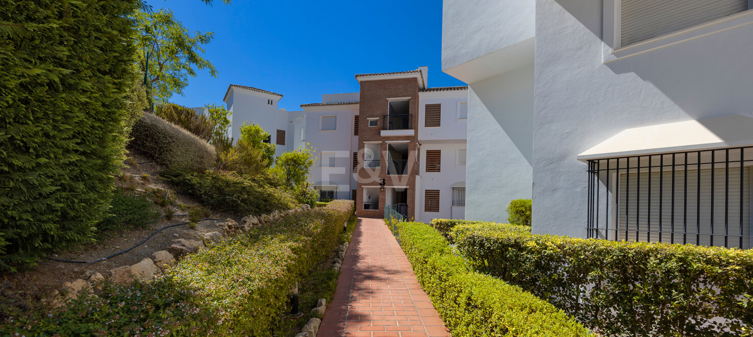 Spacious Ground Floor Apartment near Golf Course with Panoramic Mountain Views
