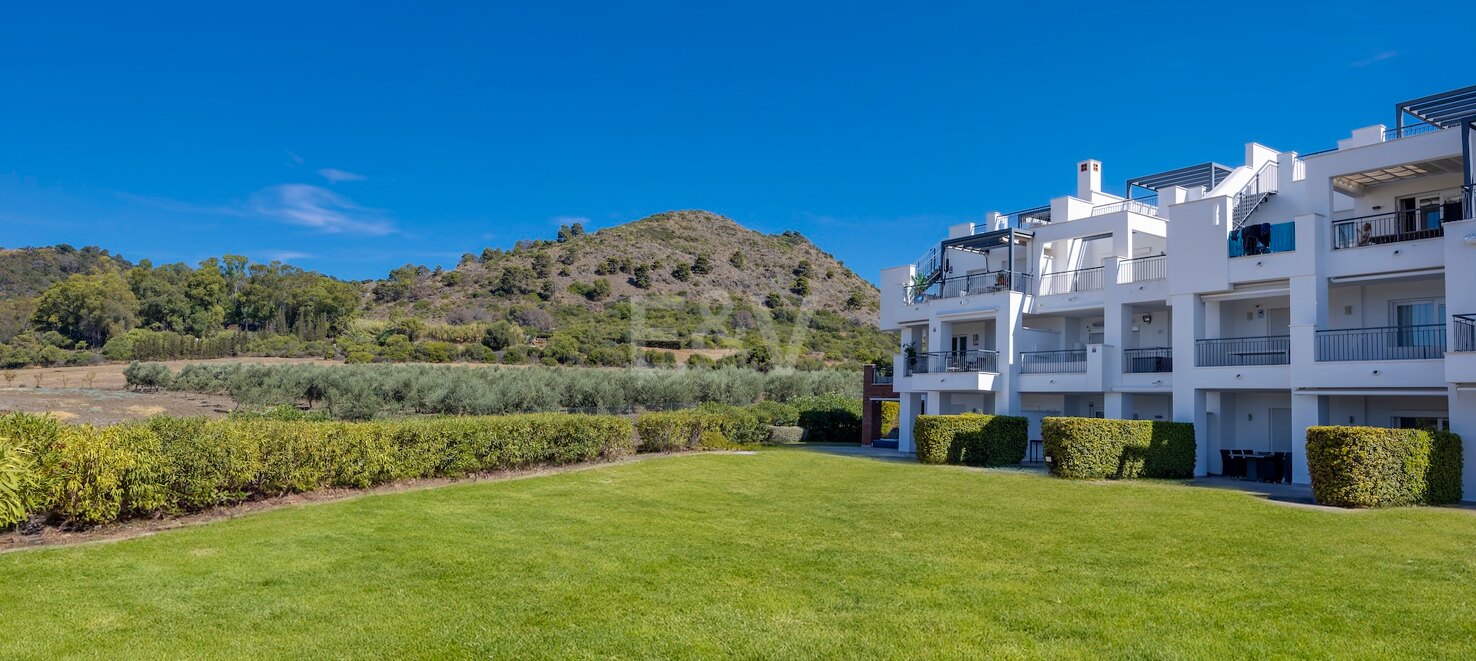 Spacious Ground Floor Apartment near Golf Course with Panoramic Mountain Views