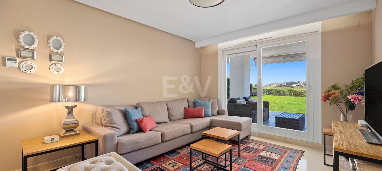 Spacious Ground Floor Apartment near Golf Course with Panoramic Mountain Views