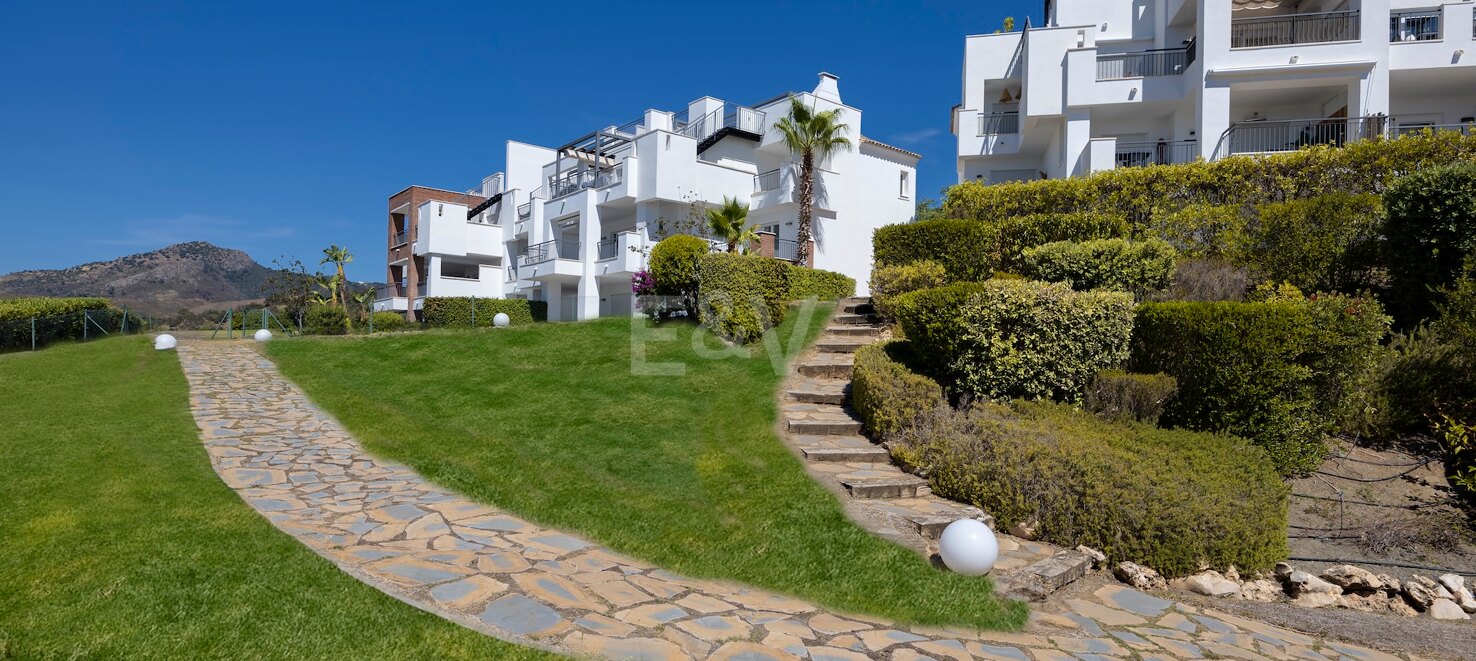 Spacious Ground Floor Apartment near Golf Course with Panoramic Mountain Views