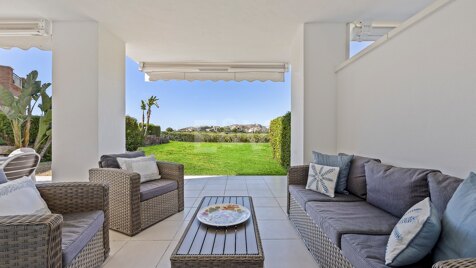 Spacious Ground Floor Apartment near Golf Course with Panoramic Mountain Views