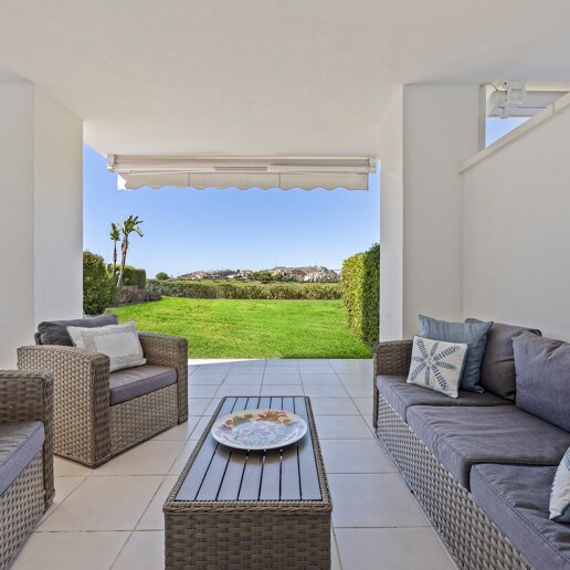 Spacious Ground Floor Apartment near Golf Course with Panoramic Mountain Views