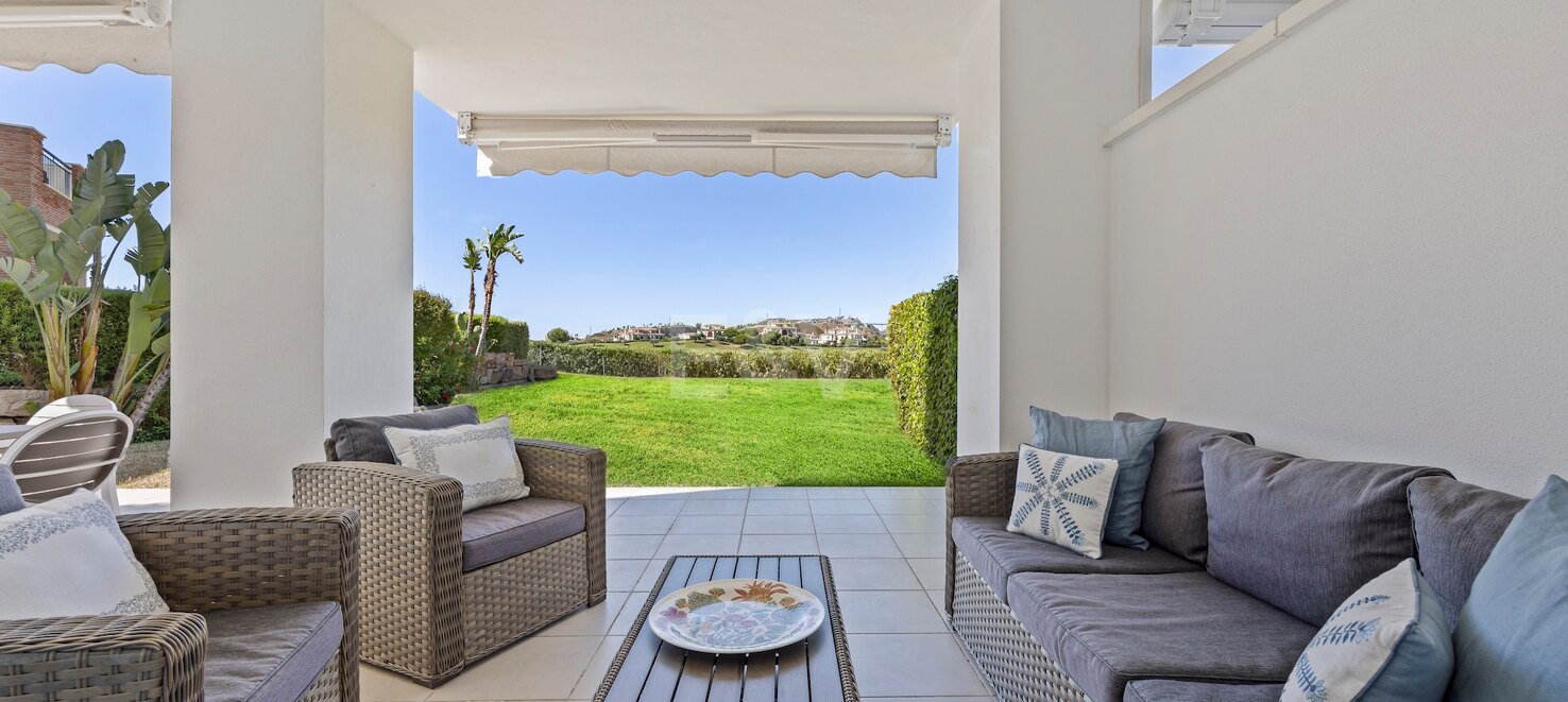 Spacious Ground Floor Apartment near Golf Course with Panoramic Mountain Views