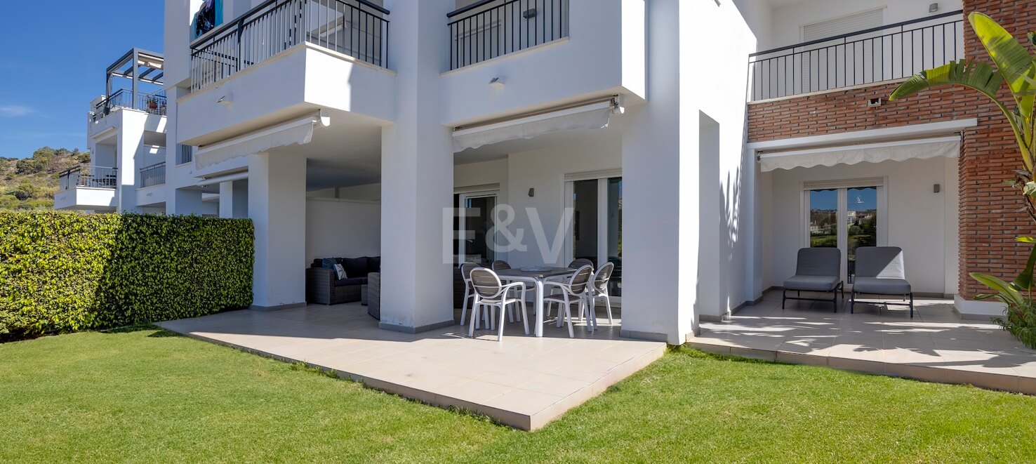Spacious Ground Floor Apartment near Golf Course with Panoramic Mountain Views