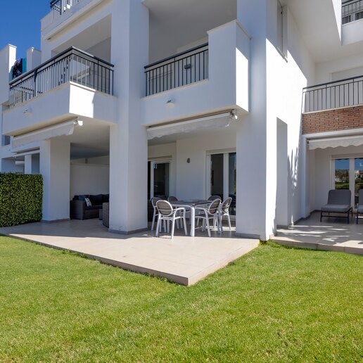 Spacious Ground Floor Apartment near Golf Course with Panoramic Mountain Views