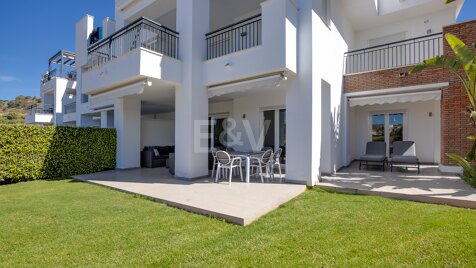 Appartement au rez-de-chaussée spacieux près du terrain de golf avec montagne panoramique Vues
