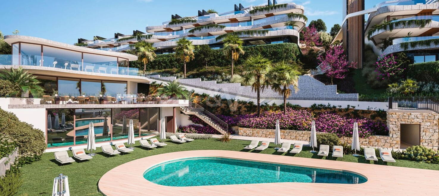 Modern Duplex Penthouse in Gated Community Surrounded by Nature