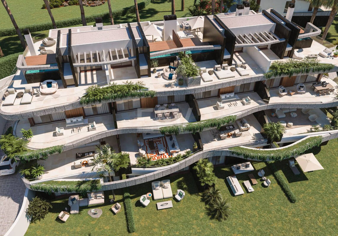 Apartamento Dúplex Jardín en Comunidad Cerrada de Lujo con Amenidades de 5 Estrellas en Elviria