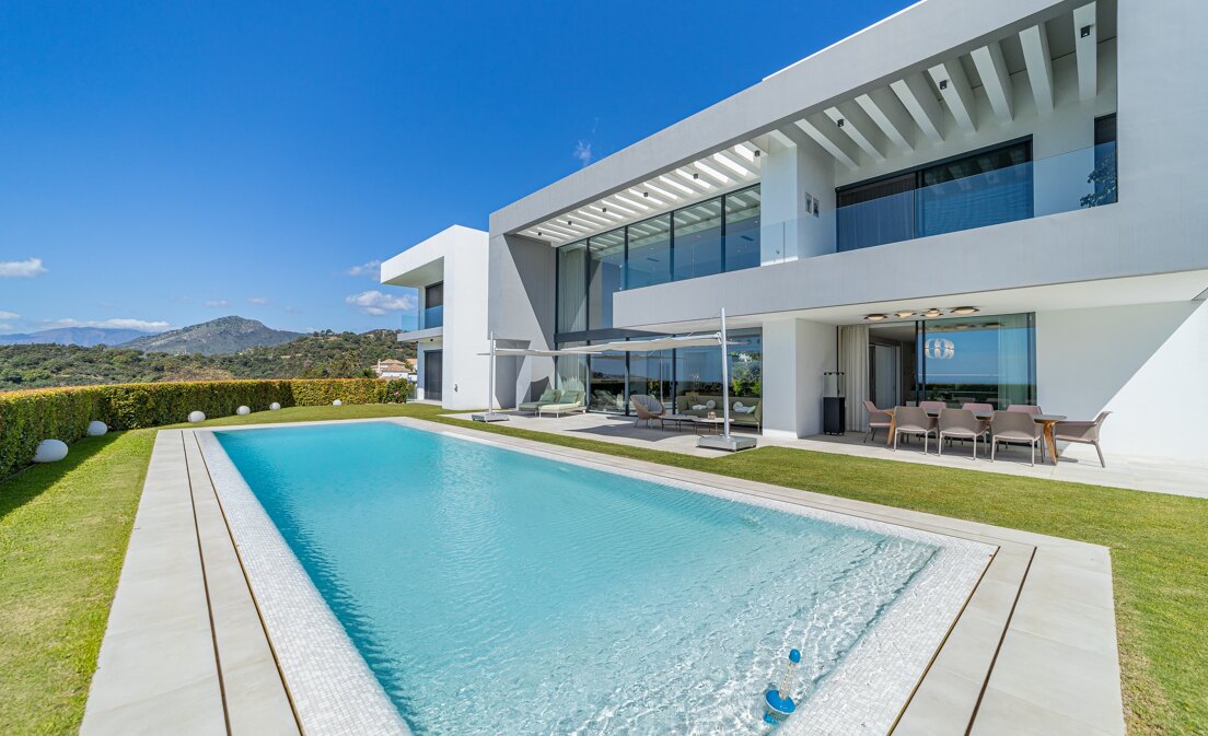 Frontline Golf Modern Villa with Sea Views next to the Clubhouse