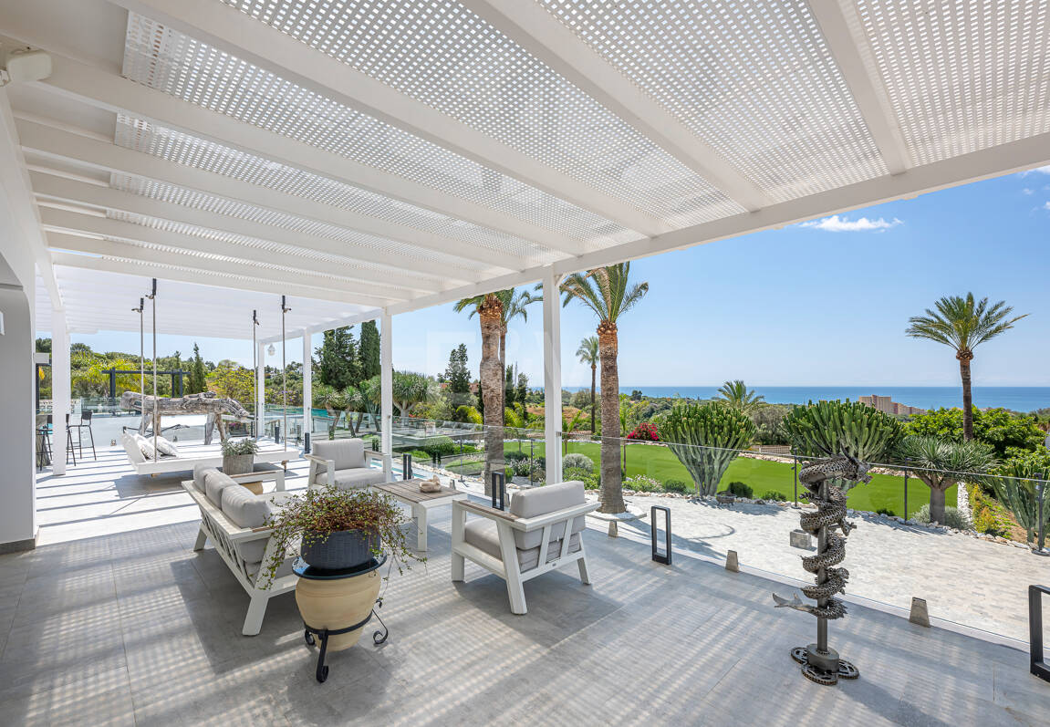 Impressive modern villa on a large plot of over 5000 M2