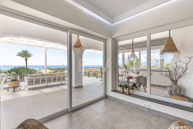 Impressive modern villa on a large plot of over 5000 M2