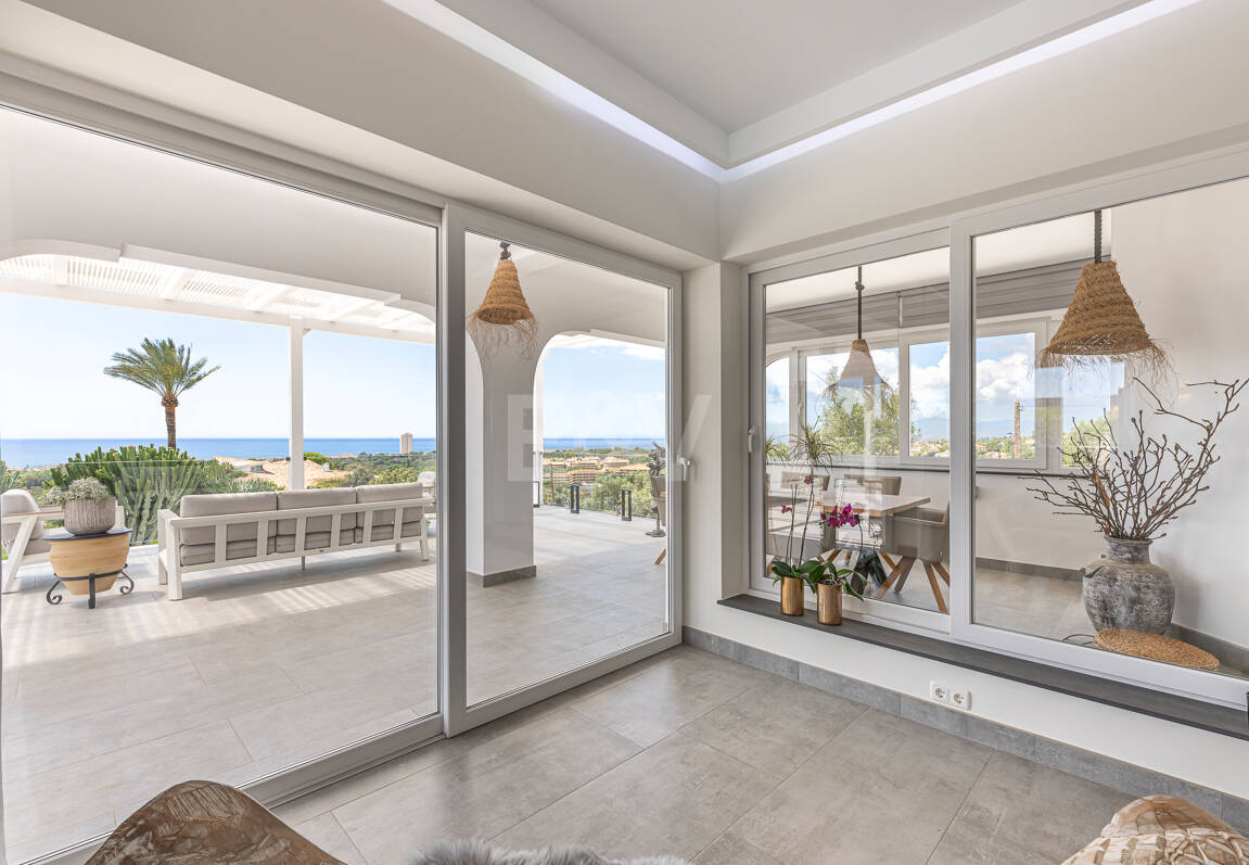 Impressive modern villa on a large plot of over 5000 M2