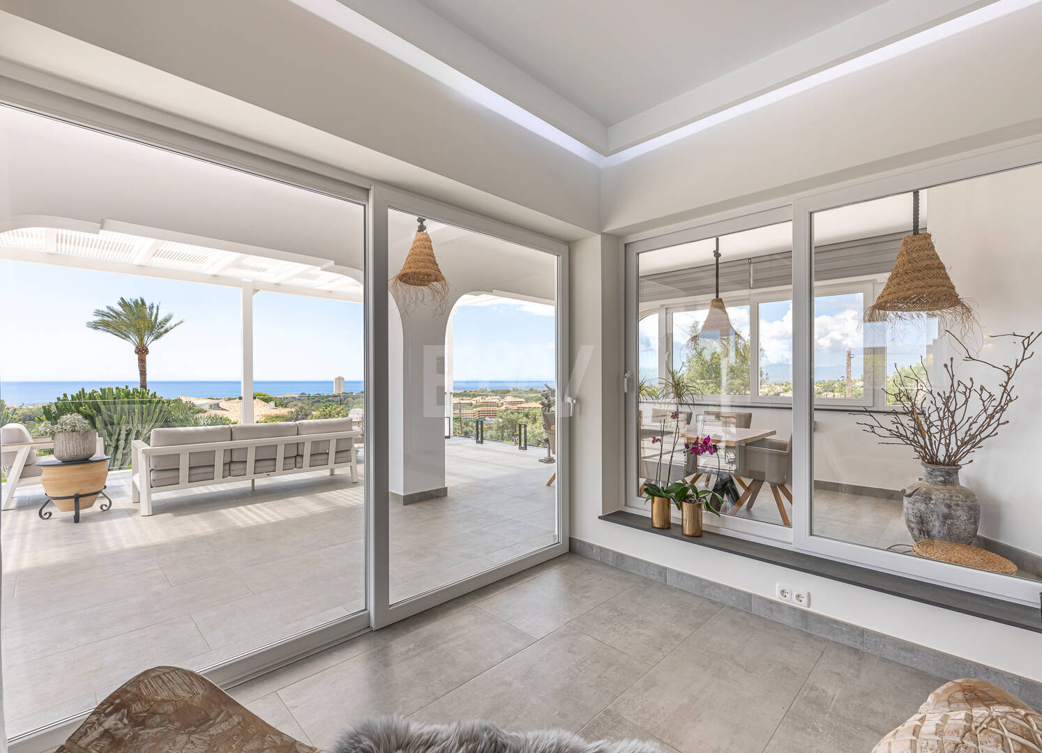 Impressive modern villa on a large plot of over 5000 M2