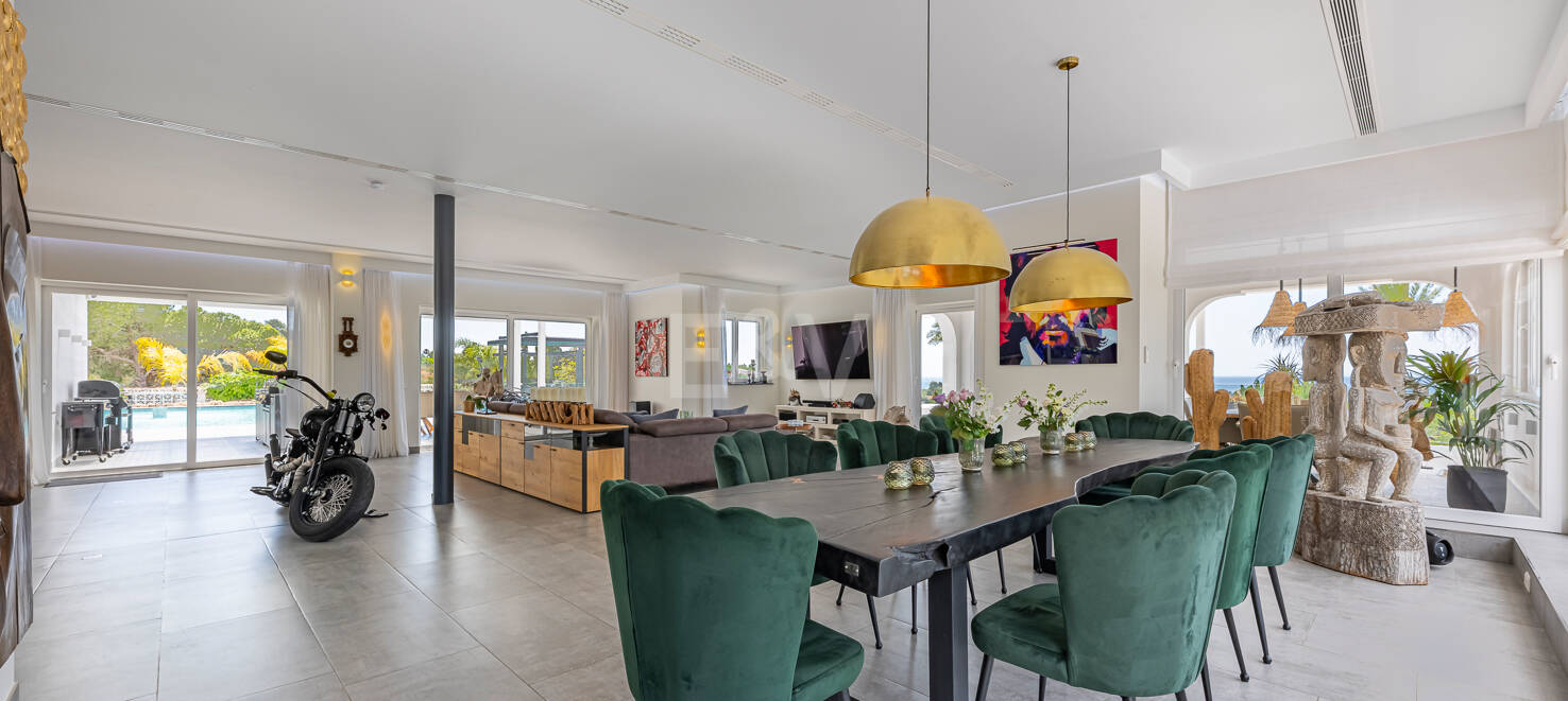 Impressive modern villa on a large plot of over 5000 M2