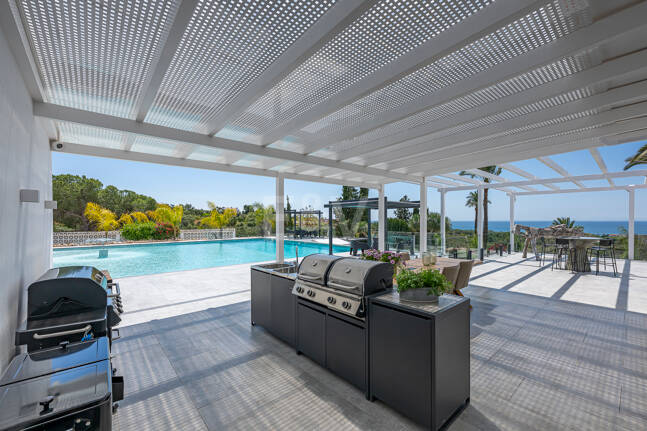 Impressive modern villa on a large plot of over 5000 M2