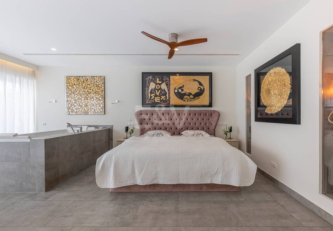 Impressive modern villa on a large plot of over 5000 M2