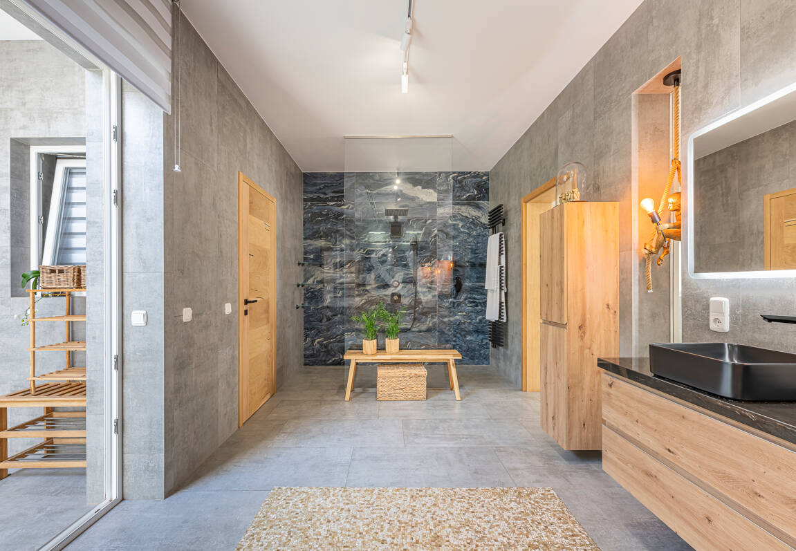 Impressive modern villa on a large plot of over 5000 M2