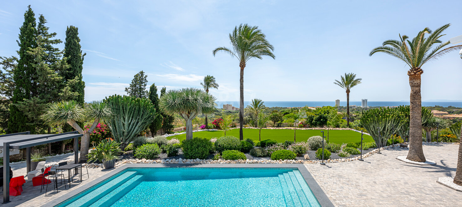 Exquisite Luxury Villa: Mediterranean Style and Natural Beauty