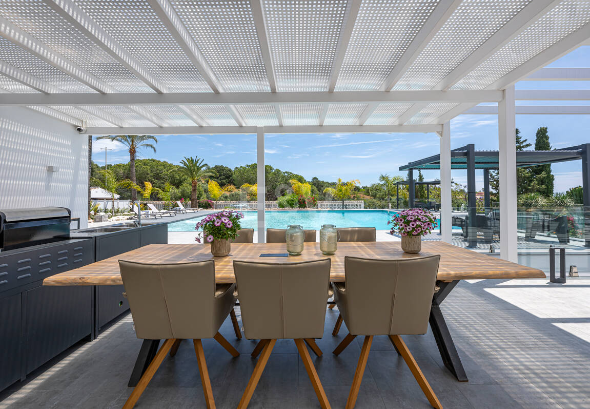 Impressive modern villa on a large plot of over 5000 M2