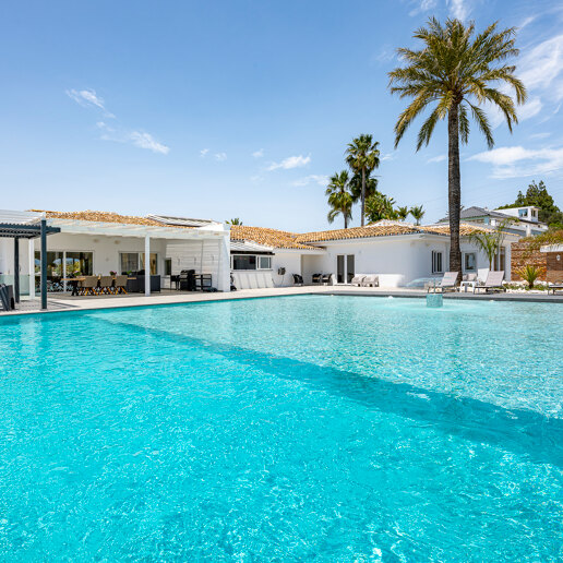 Exquisite Luxury Villa: Mediterranean Style and Natural Beauty