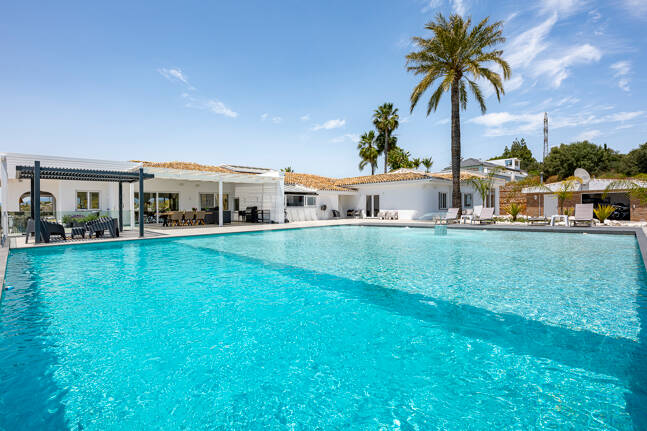 Impressive modern villa on a large plot of over 5000 M2