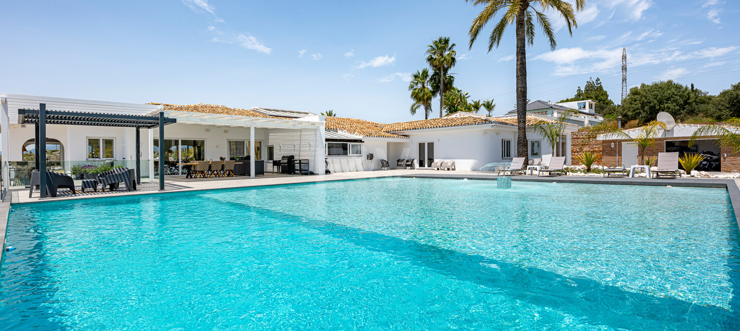 Exquisite Luxury Villa: Mediterranean Style and Natural Beauty