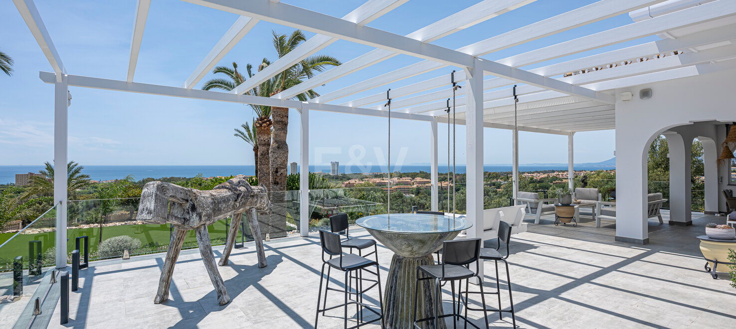 Exquisite Luxury Villa: Mediterranean Style and Natural Beauty