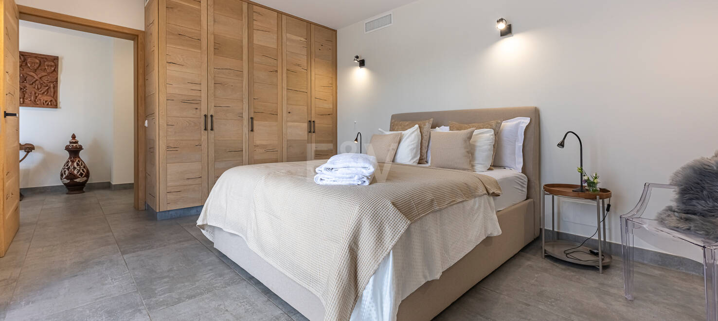 Impressive modern villa on a large plot of over 5000 M2
