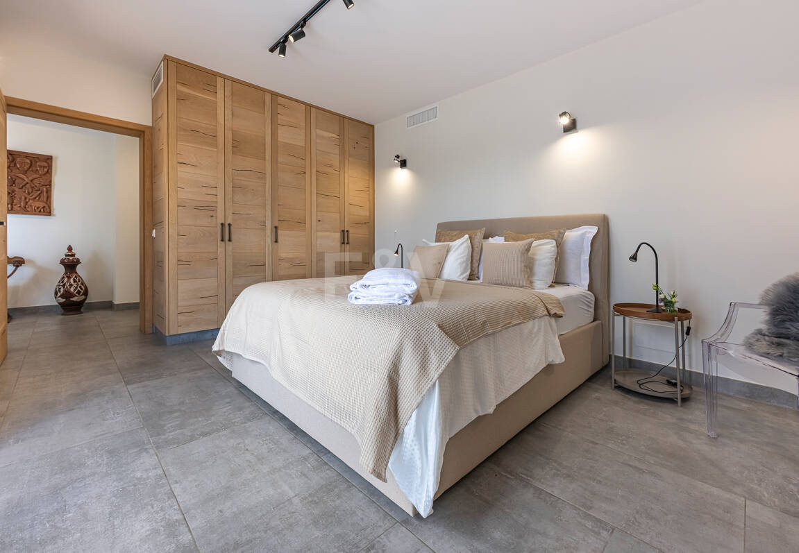 Impressive modern villa on a large plot of over 5000 M2