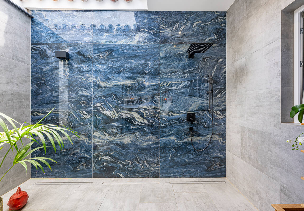 Impressive modern villa on a large plot of over 5000 M2