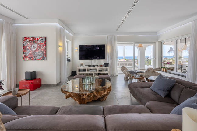 Impressive modern villa on a large plot of over 5000 M2