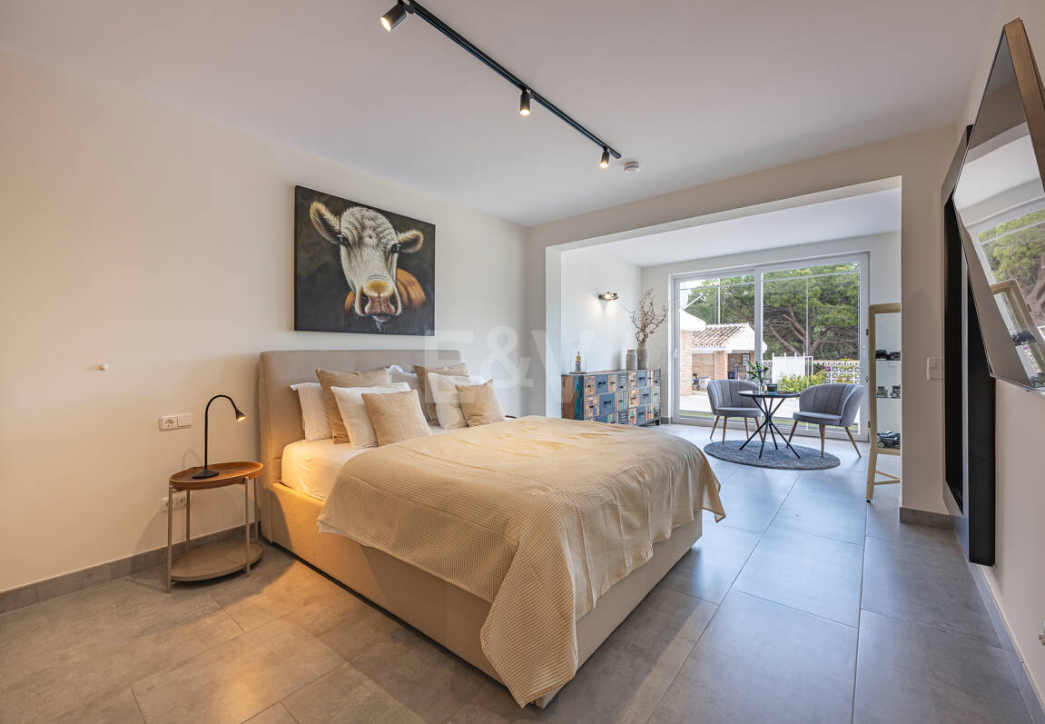 Impressive modern villa on a large plot of over 5000 M2