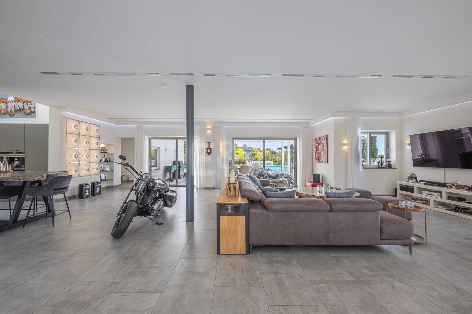 Imponerande modern villa på en stor tomt på över 5000 M2