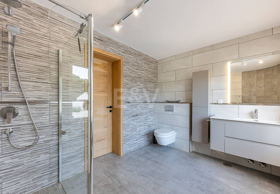 Impressive modern villa on a large plot of over 5000 M2