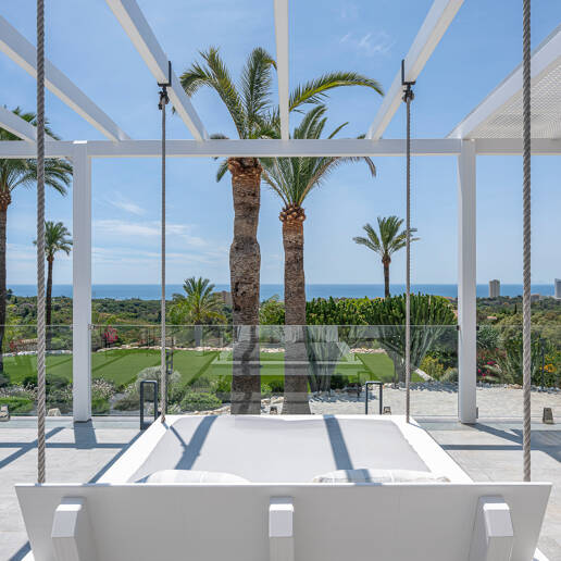 Impressive modern villa on a large plot of over 5000 M2