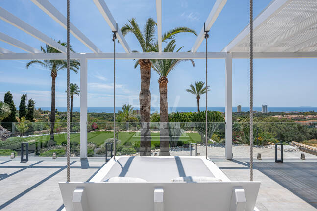 Impressive modern villa on a large plot of over 5000 M2