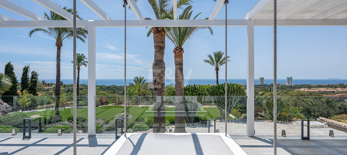 Exquisite Luxury Villa: Mediterranean Style and Natural Beauty