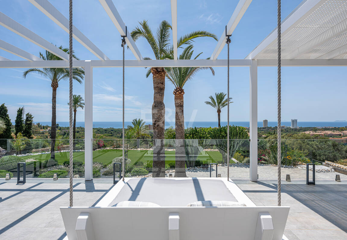 Impressive modern villa on a large plot of over 5000 M2