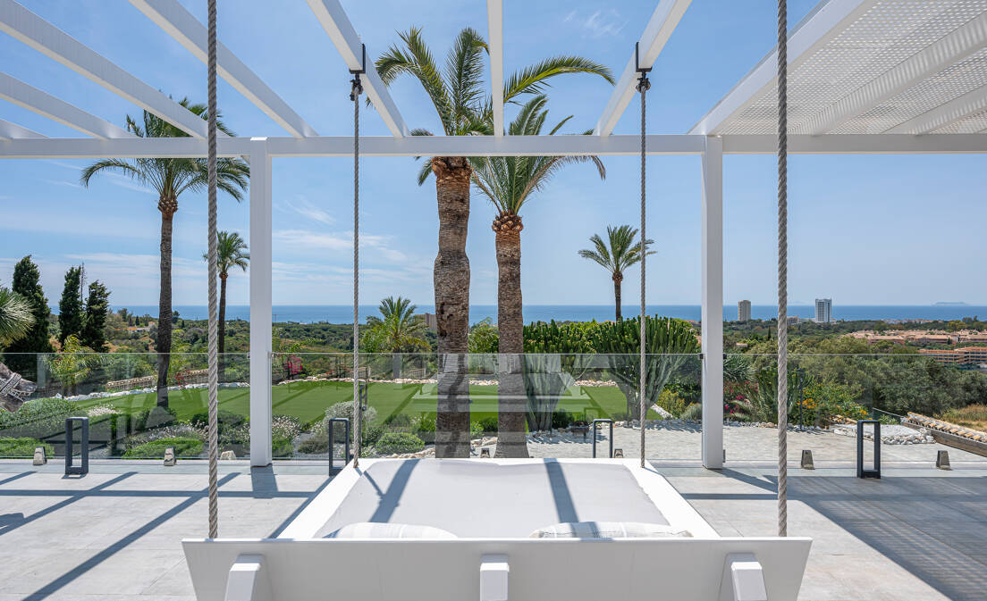 Impressive modern villa on a large plot of over 5000 M2