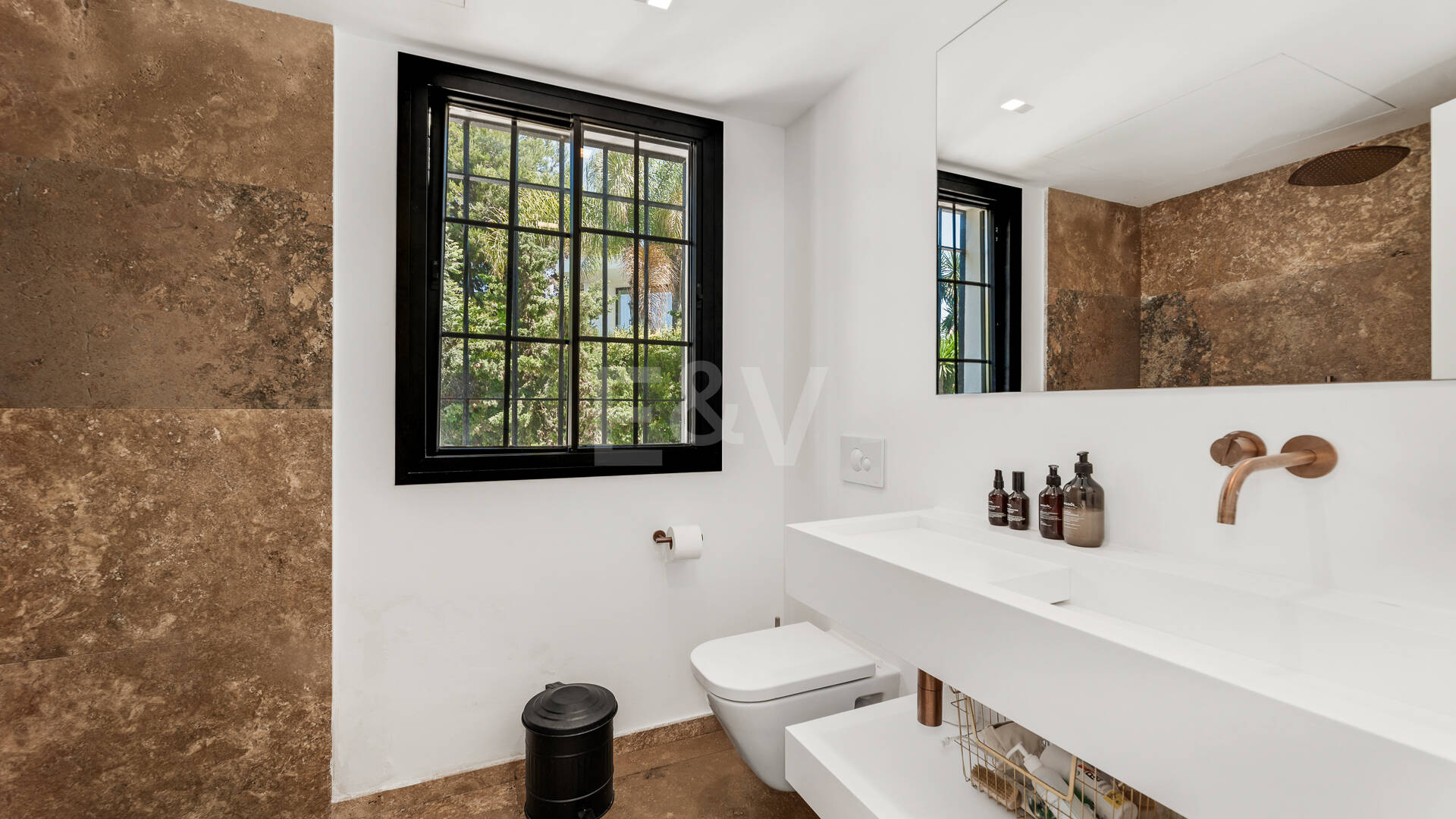 Andalusian Villa steps to the beach in Marbesa