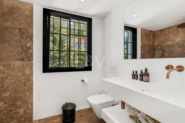 Andalusian Villa steps to the beach in Marbesa