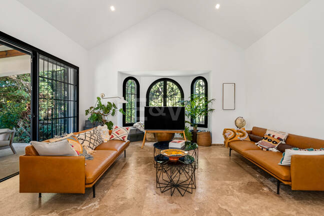 Andalusian Villa steps to the beach in Marbesa